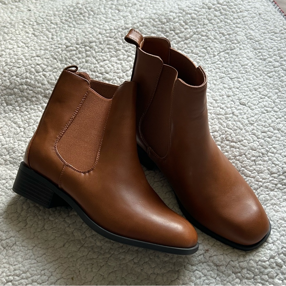 Shoe Dazzle Tan Ankle Booties